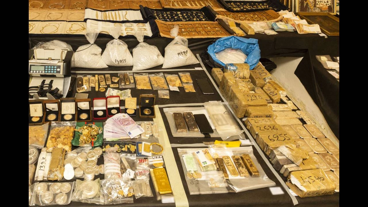 Οι κοριοί της ΕΛ.ΑΣ καίνε το κύκλωμα λαθρεμπορίου χρυσού – Διάλογοι φωτιά για τα μαύρα χρήματα